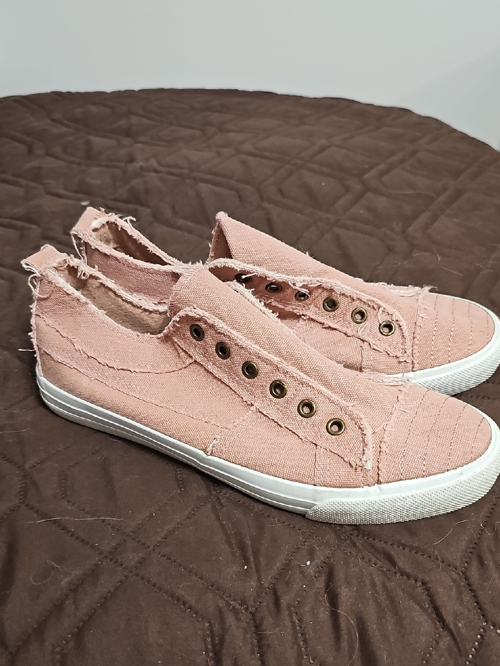 Yoki Distressed Slip-On Sneakers in Blush Pink